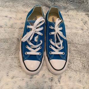 Blue Converse chucks low top